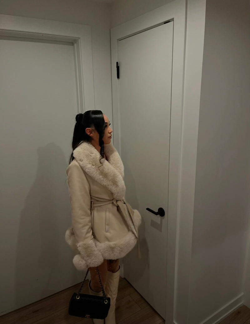 <p><strong>Josephine</strong></p>